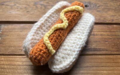 Fun Food Decoration: Crochet Your Own Hot Dog Bun